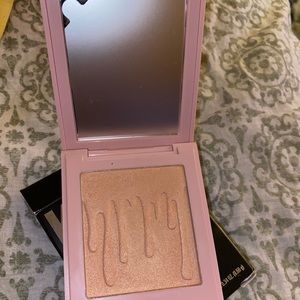 Kylie Cosmetics Makeup - Kylie Jenner kylighter Kylie Cosmetics Makeup - Kylie Jenner kylighter